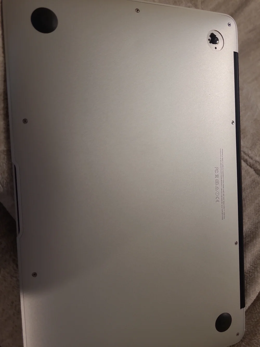 Apple MacBook Air A1465 - 4GB RAM 128GB SSD (For Parts Only)